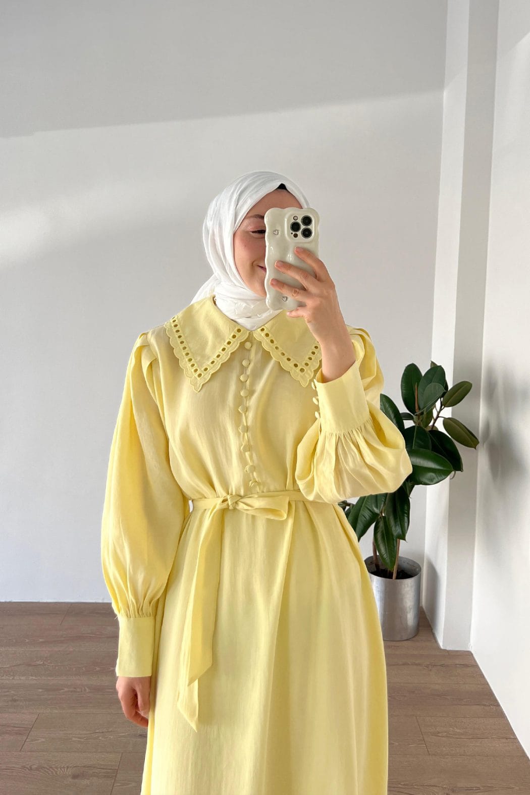 Yakası Nakışlı Modal Elbise Sarı - Görsel 2