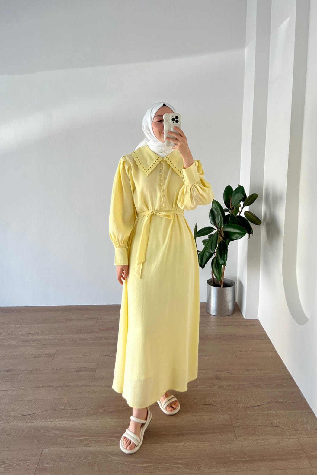 Yakası Nakışlı Modal Elbise Sarı - Görsel 1